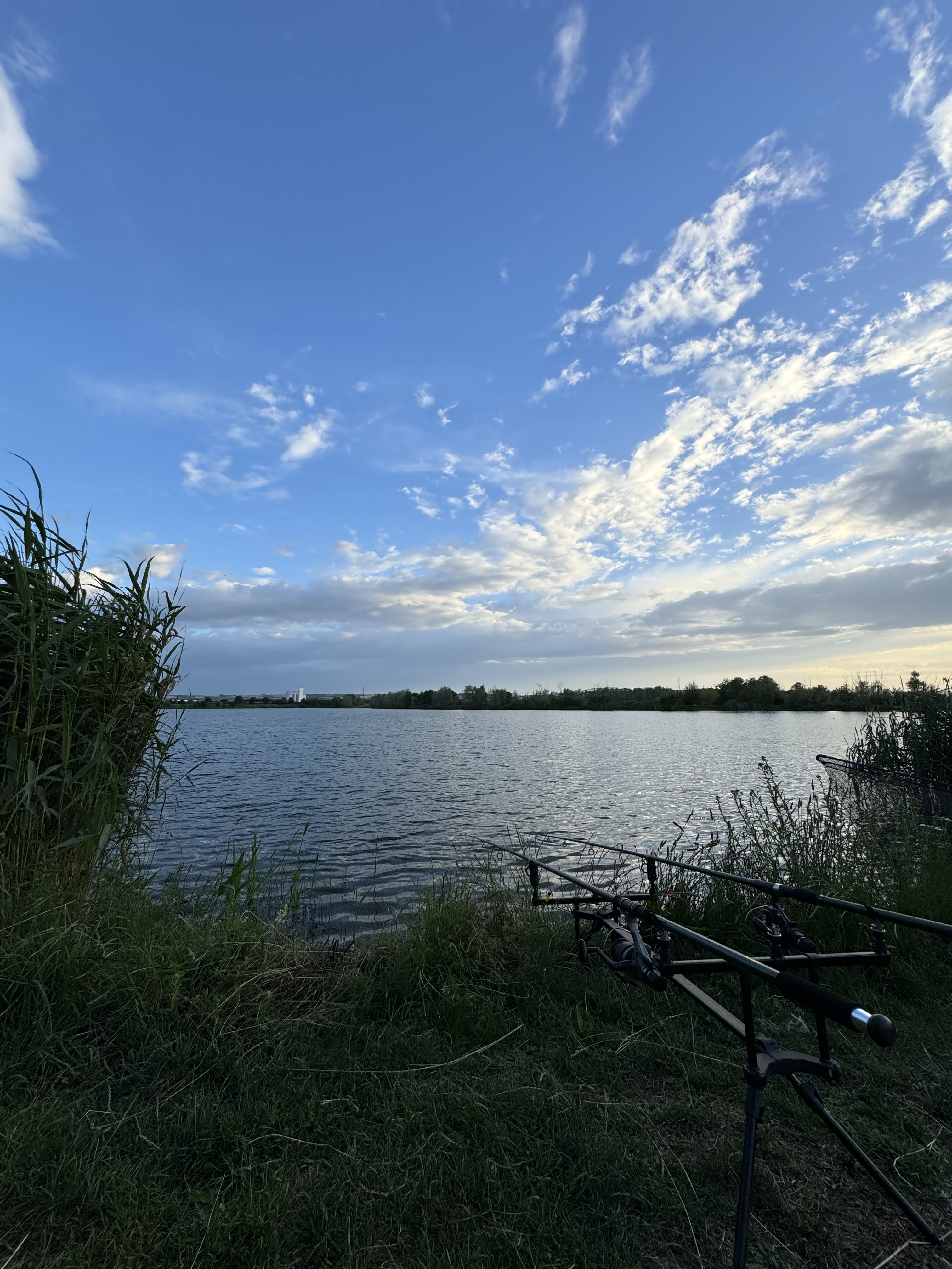 Blick über eine Wasserfläche